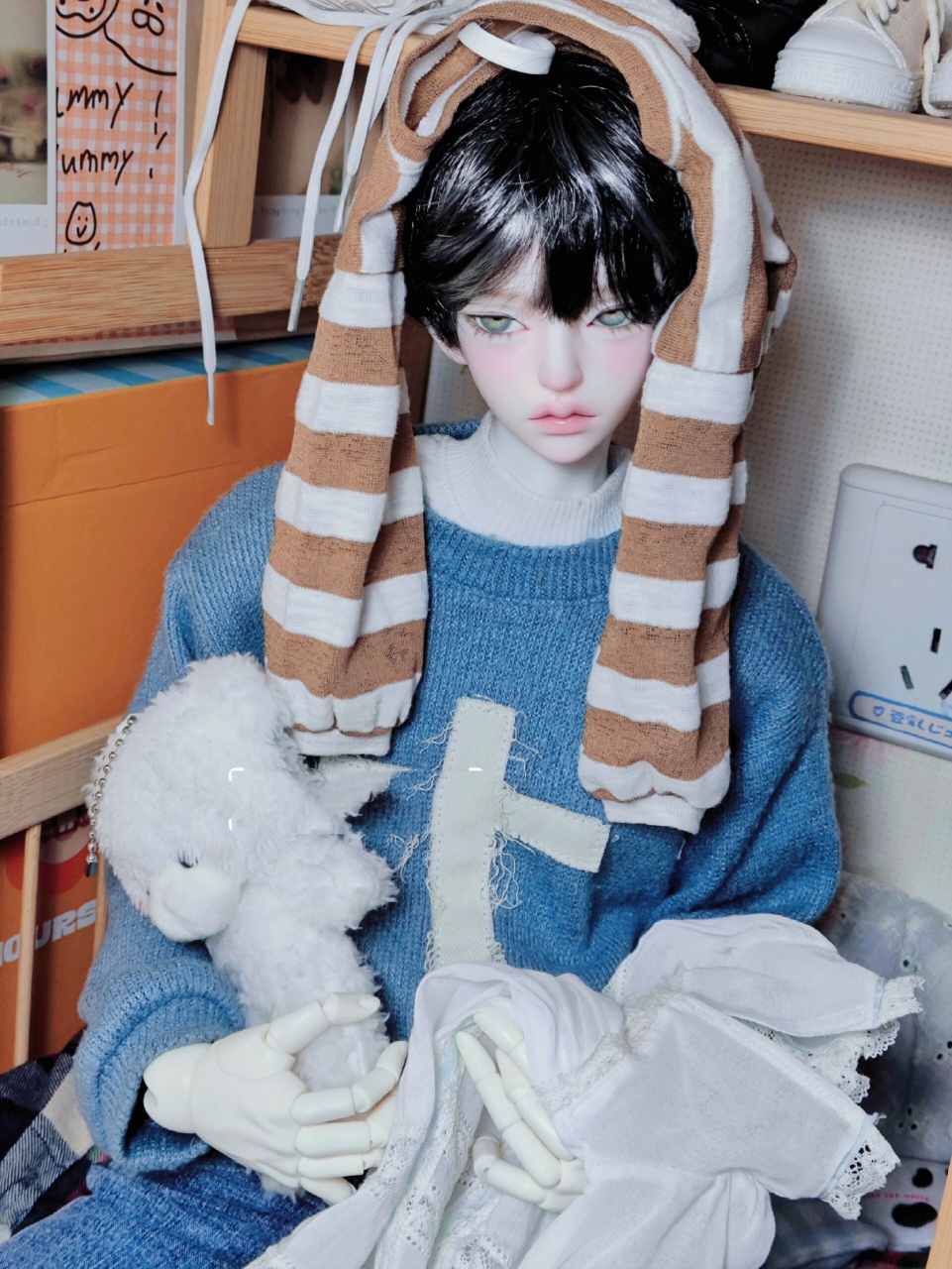 易感期alpha用带有omega信息素的衣服筑巢 其实没到易感期…很依赖