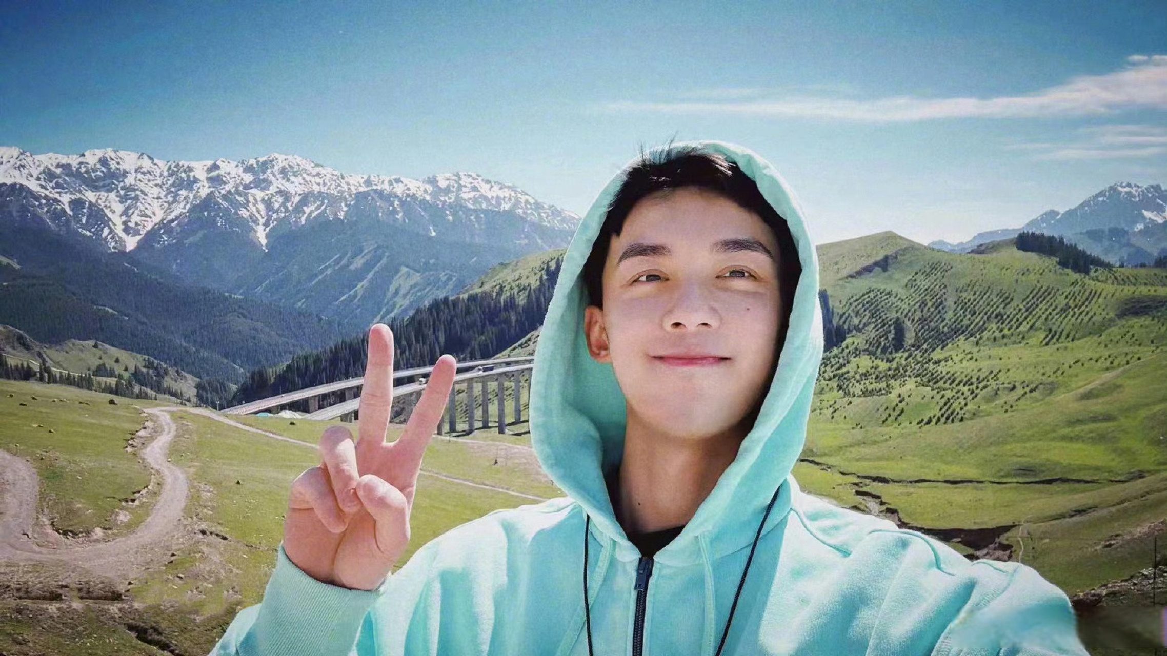 吴磊直男自拍#男孩子们好像真的觉得这个角度的自己特别好看!