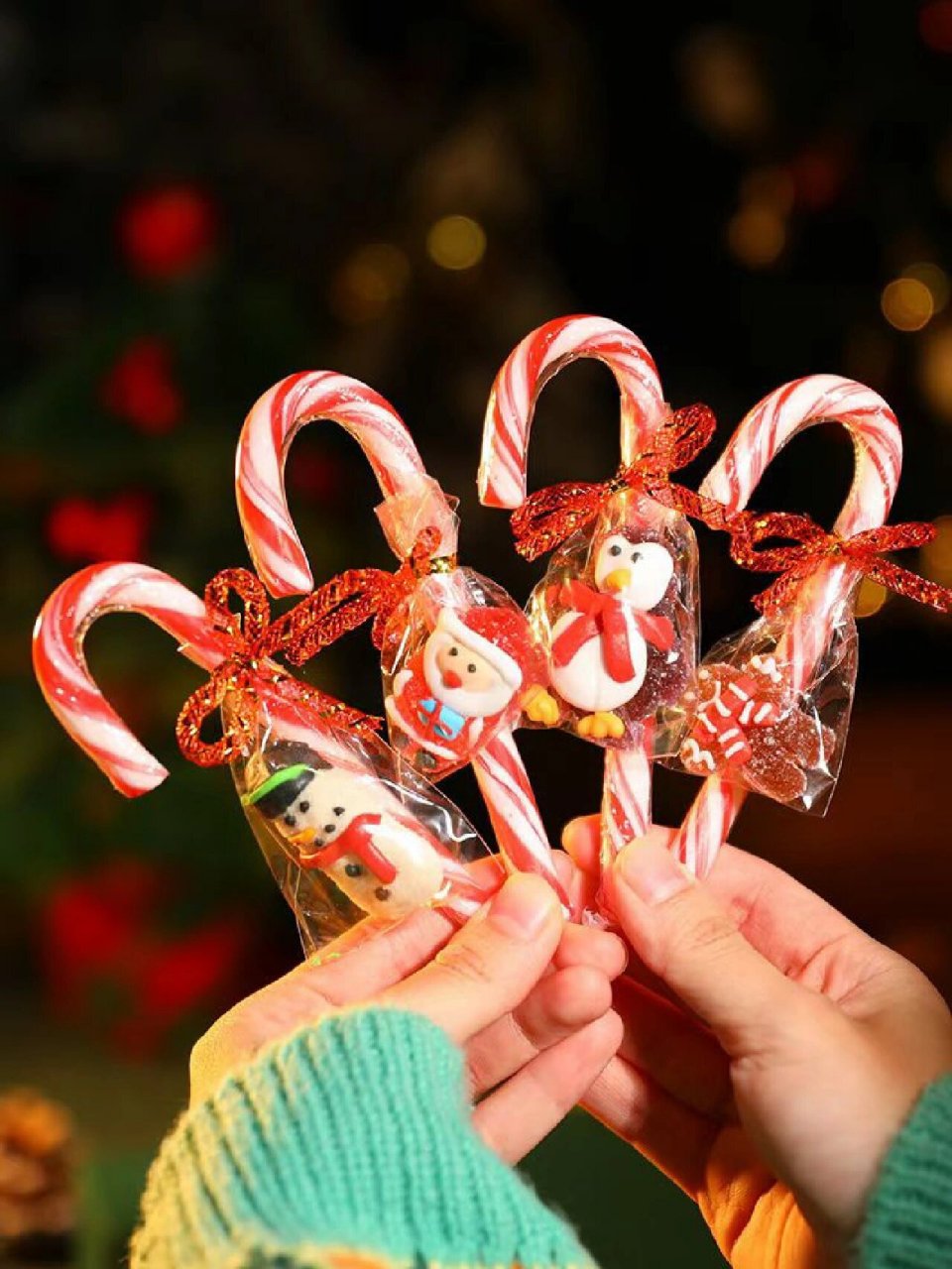 圣诞限定 圣诞组合拐杖糖 每逢圣诞 都少不了这种彩色相间的拐杖糖!