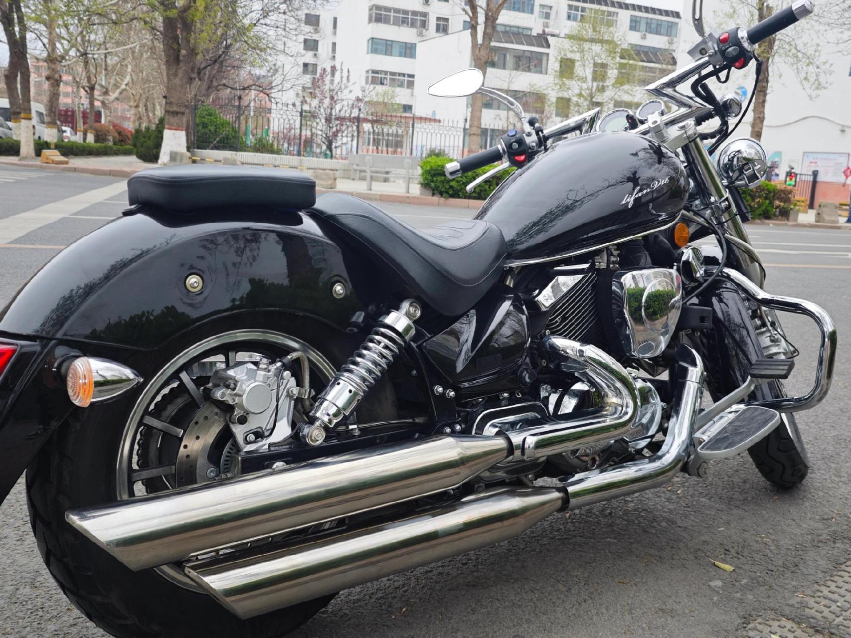 21年上牌  力帆v16 改装手把,轮毂  满身镀铬件 姿态拉满 安全行驶