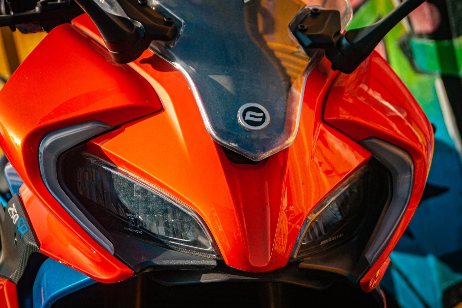 春风250sr可以说是国产车里两万以内比较好的一款入门级仿赛,外形上