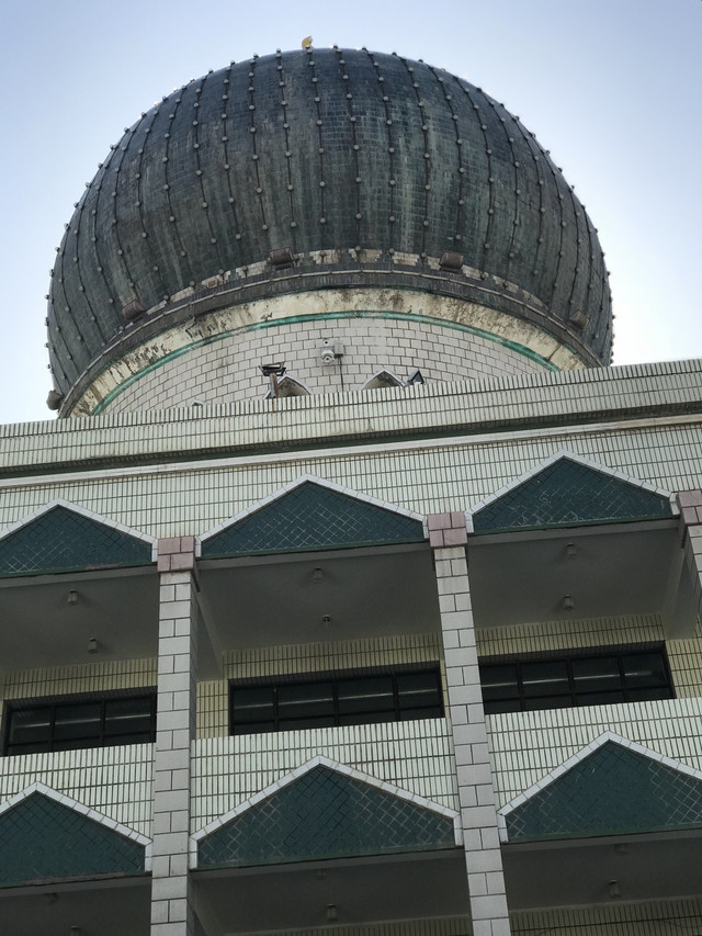 西宁东关清真大寺位于西宁市中心东关大街上