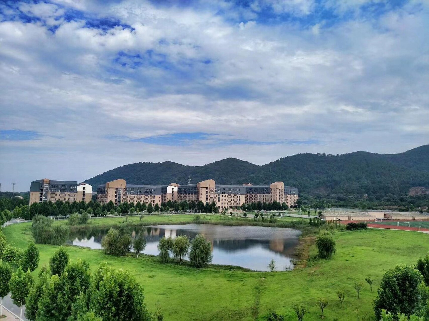 武汉晴川学院(wuhan qingchuan university)位于湖北武汉,是经教育部