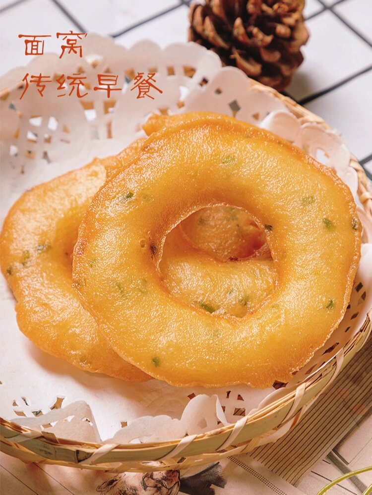 武汉特色早点—面窝 面窝是湖北省特有的著名小吃之一.