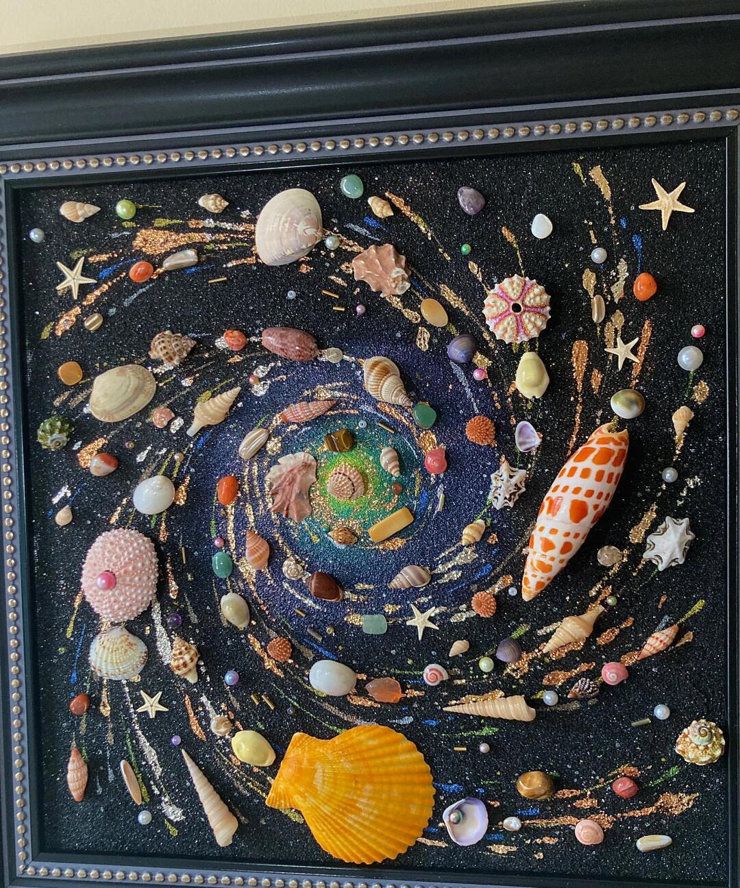 无贝壳款还是有配少量小螺可搭配自捡贝壳作画