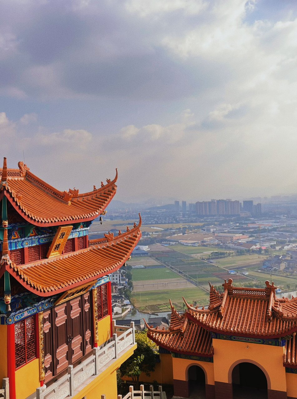 绍兴小众佛寺·福全小方岩梅峰寺 "当丁达尔效应出现的时候,照向人间