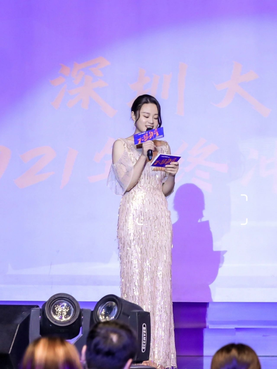 年会主持人开场调节气氛小技巧,超有效!