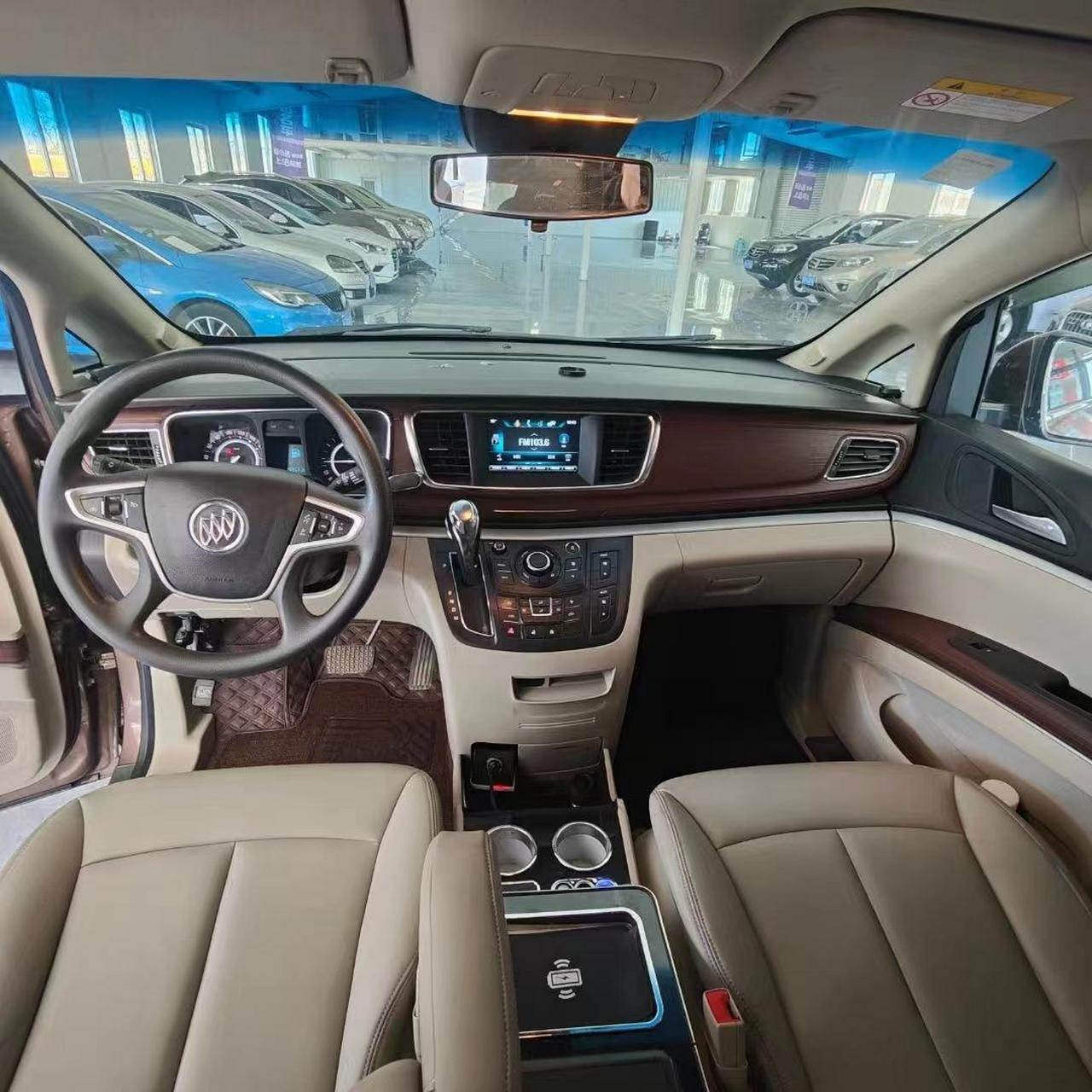 还带4s保养记录,车况原版,全车两处补漆,极品中极品,内饰新车状态,零