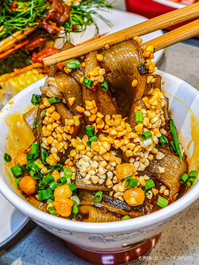 石景山台湾街中的成都串串!满满烟火气的味道!年轻人都来打卡