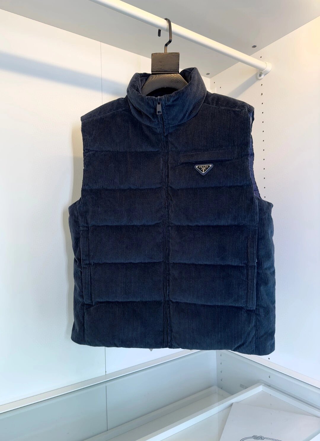 非常喜欢这款prada灯芯绒羽绒马甲 prada普拉达  灯芯绒 立领羽绒服