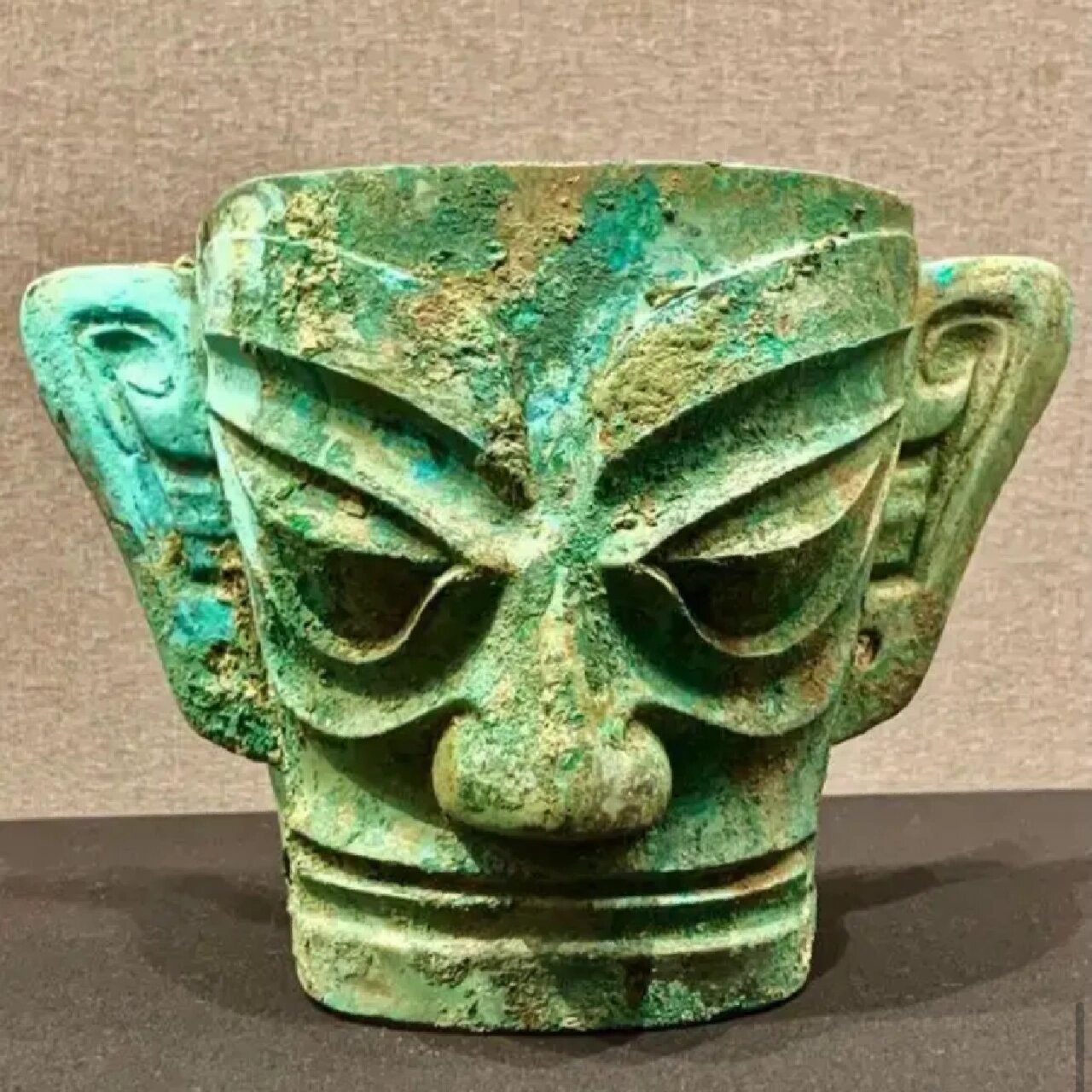 《三星堆面具》彩铅画素描小学高段美术附照片 晕,从铅笔换成彩色铅笔