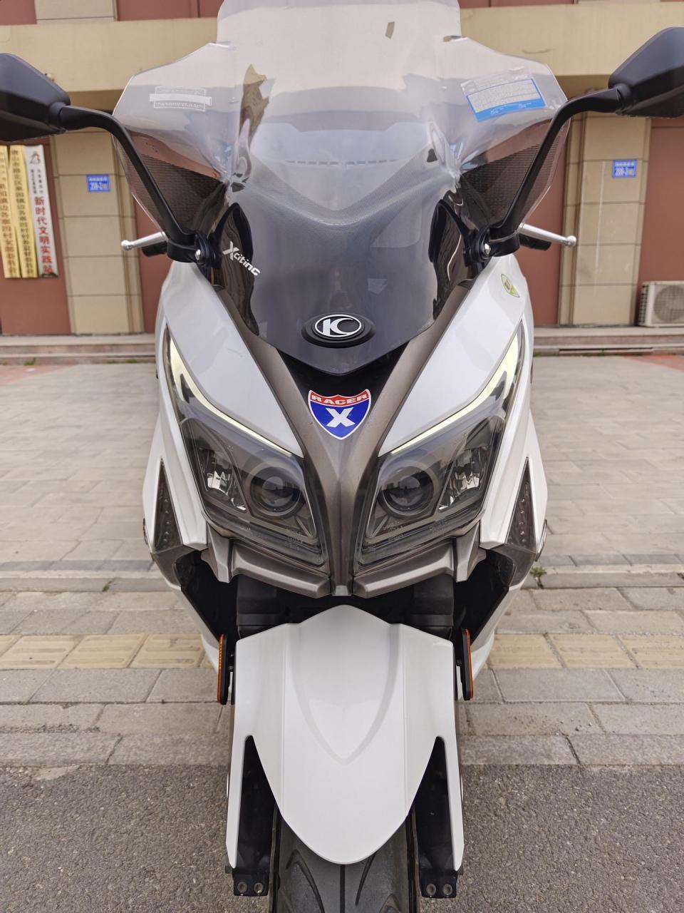 最新拿下,19年光阳赛艇s400,8000公里,新车落地50000多,现在价格便宜