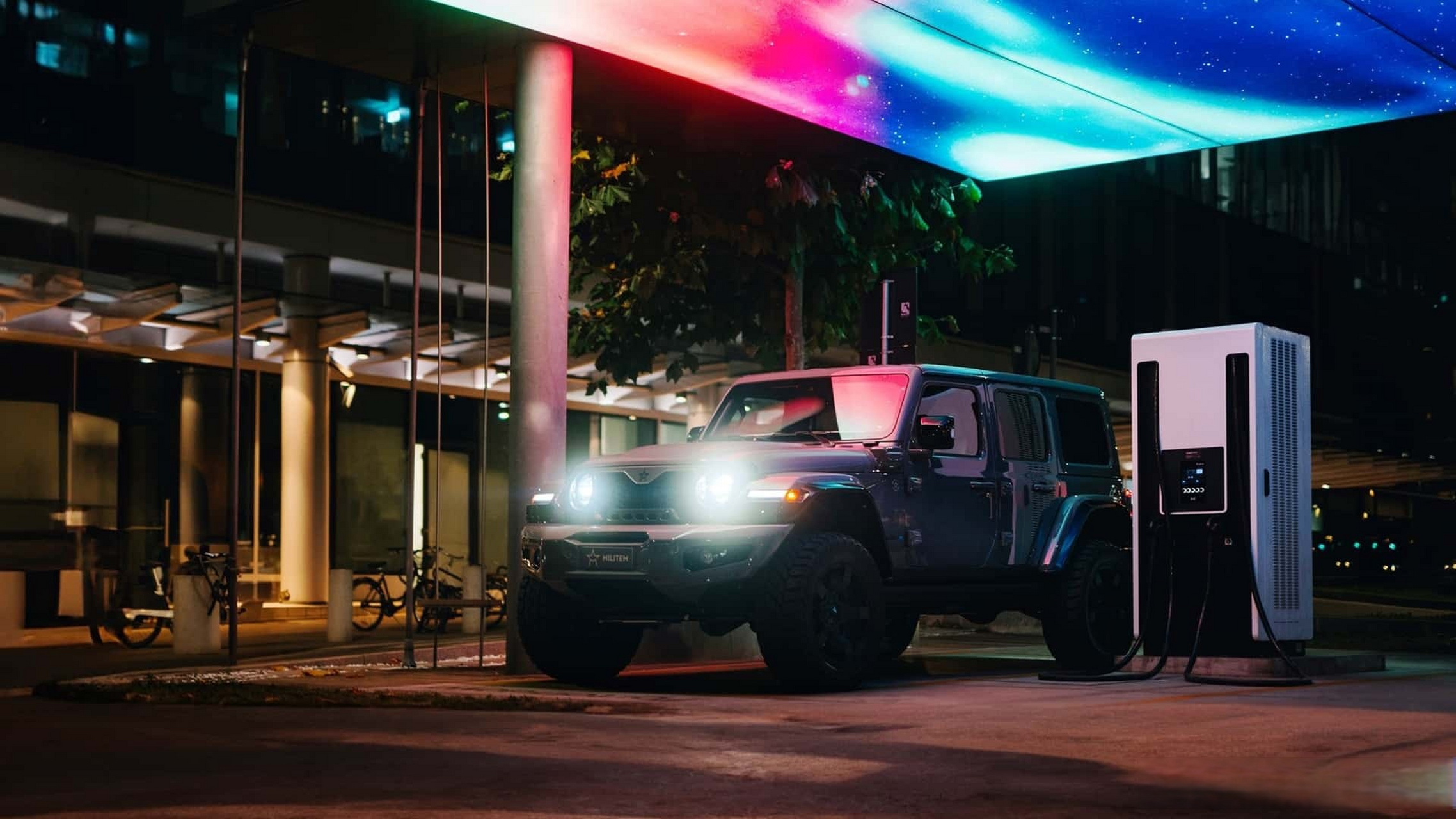 militem ferox-e是基于jeep牧马人4xe改造而来的豪华版本,其售价为100