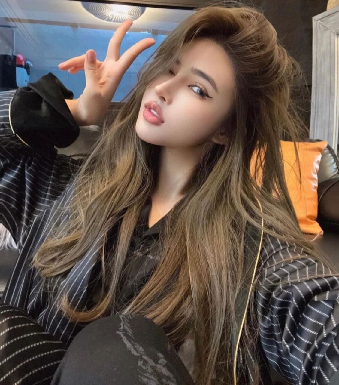 混血感亚麻色 不需要漂色 简直美腻了97 这款发色不需要漂色,对黄