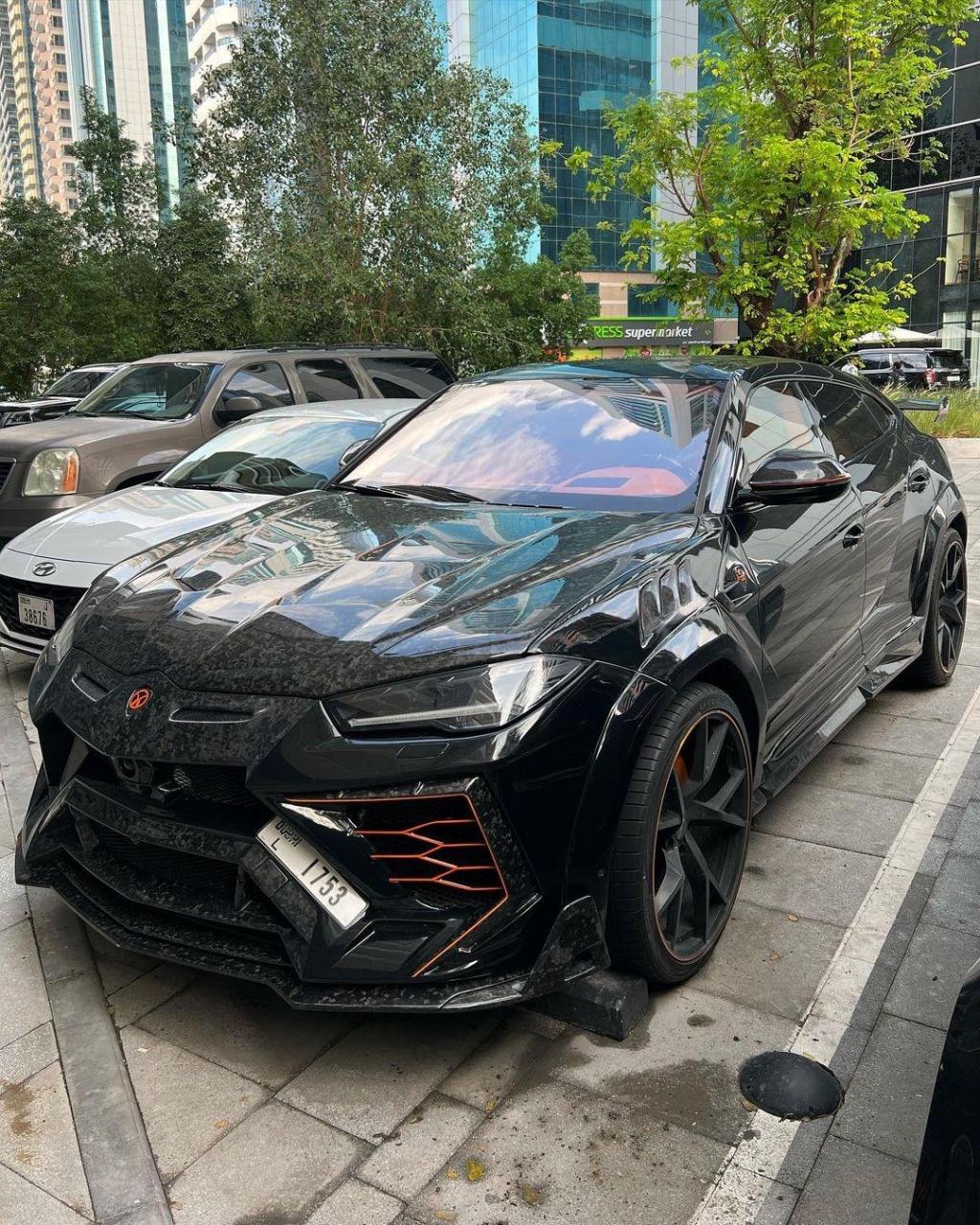 urus|mansory.兰博基尼urus升级mansory碳纤维套件,干碳纤维替换内饰.