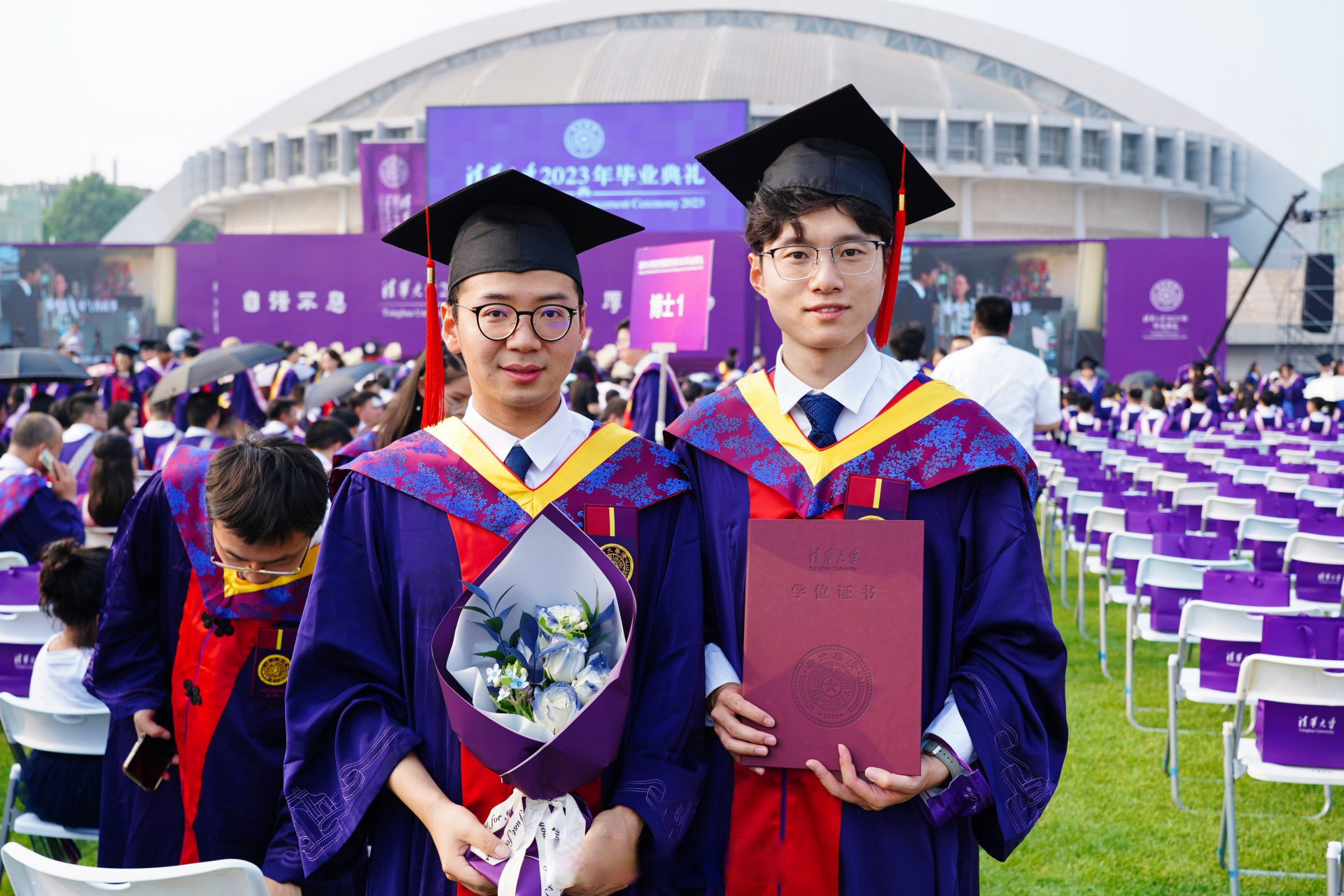 追光而遇,沐光而行.今日,清华大学2023年研究生毕业典礼如约而至.