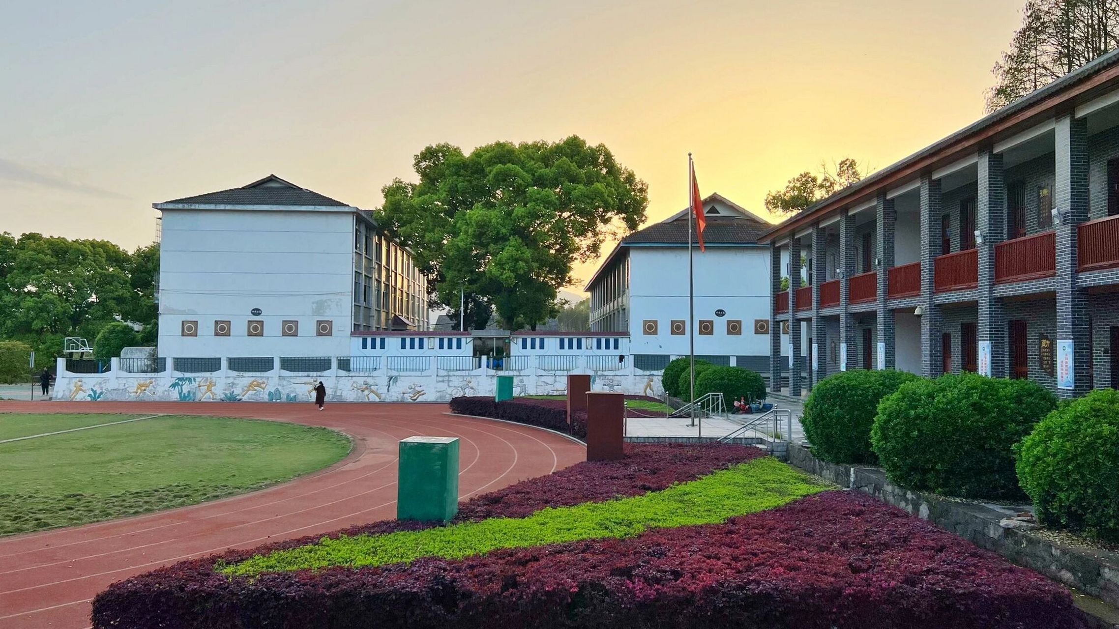 春天里的华容三中