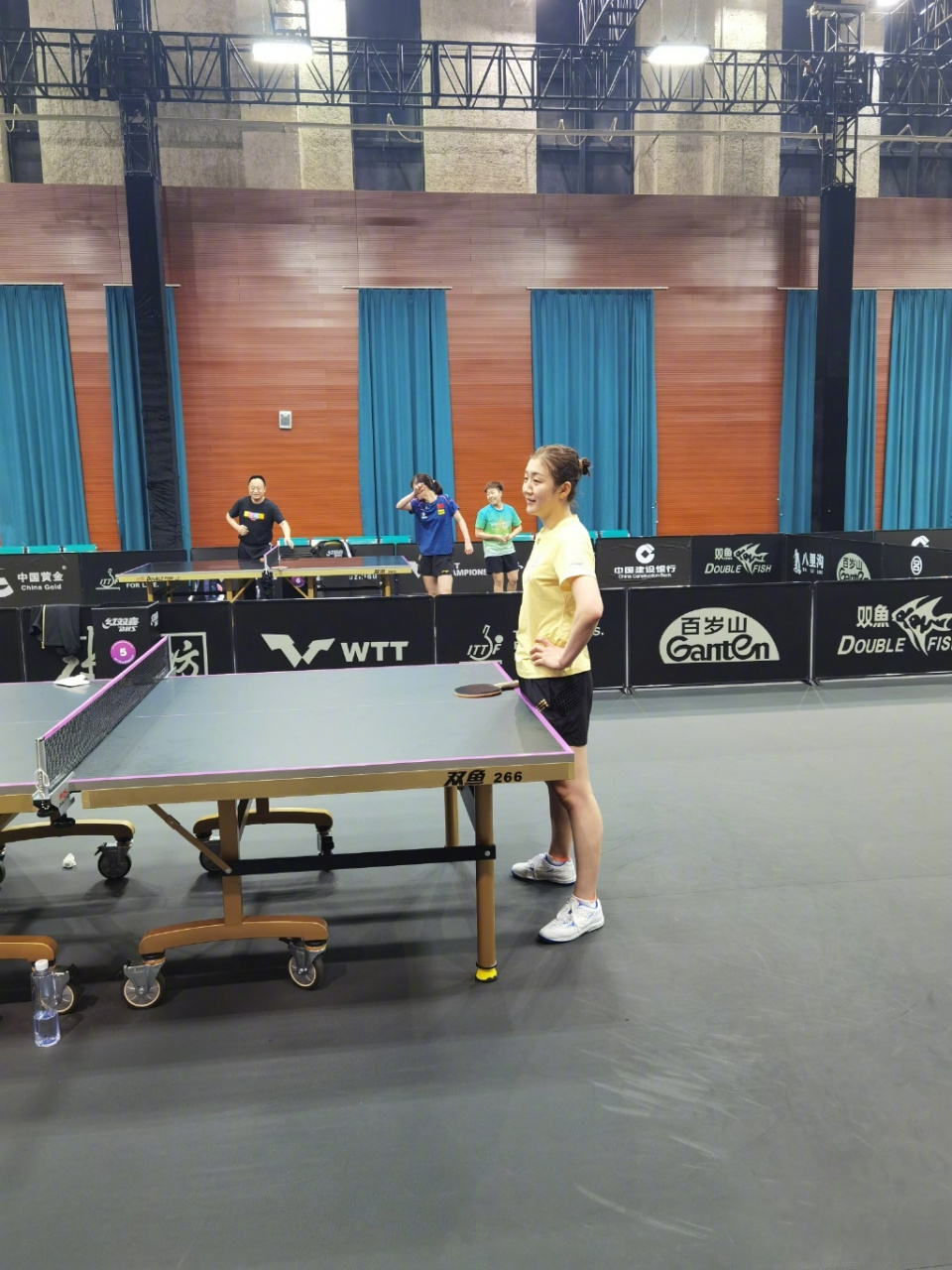 陈梦丸子头发型   [耶]陈梦-乒乓球 赛前训练又梳起了丸子头,明天的