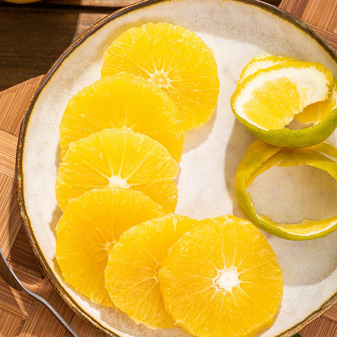 云南新平阳光橙,细嫩爽口,汁水饱满,香气扑鼻.