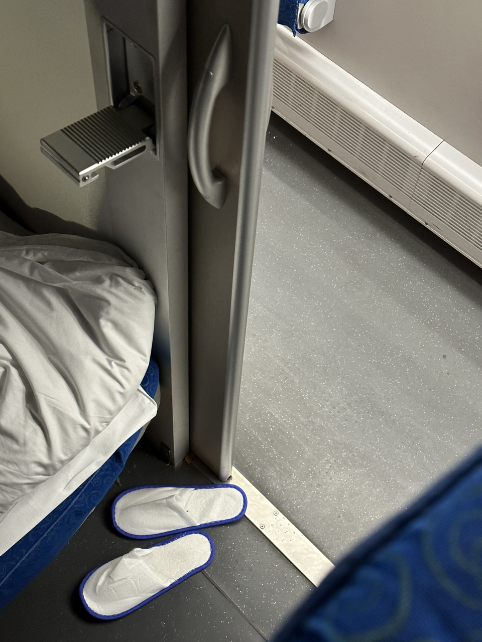 d705卧铺长啥样  d705 北京-上海 动卧一等卧 4人一间 下单上双  有