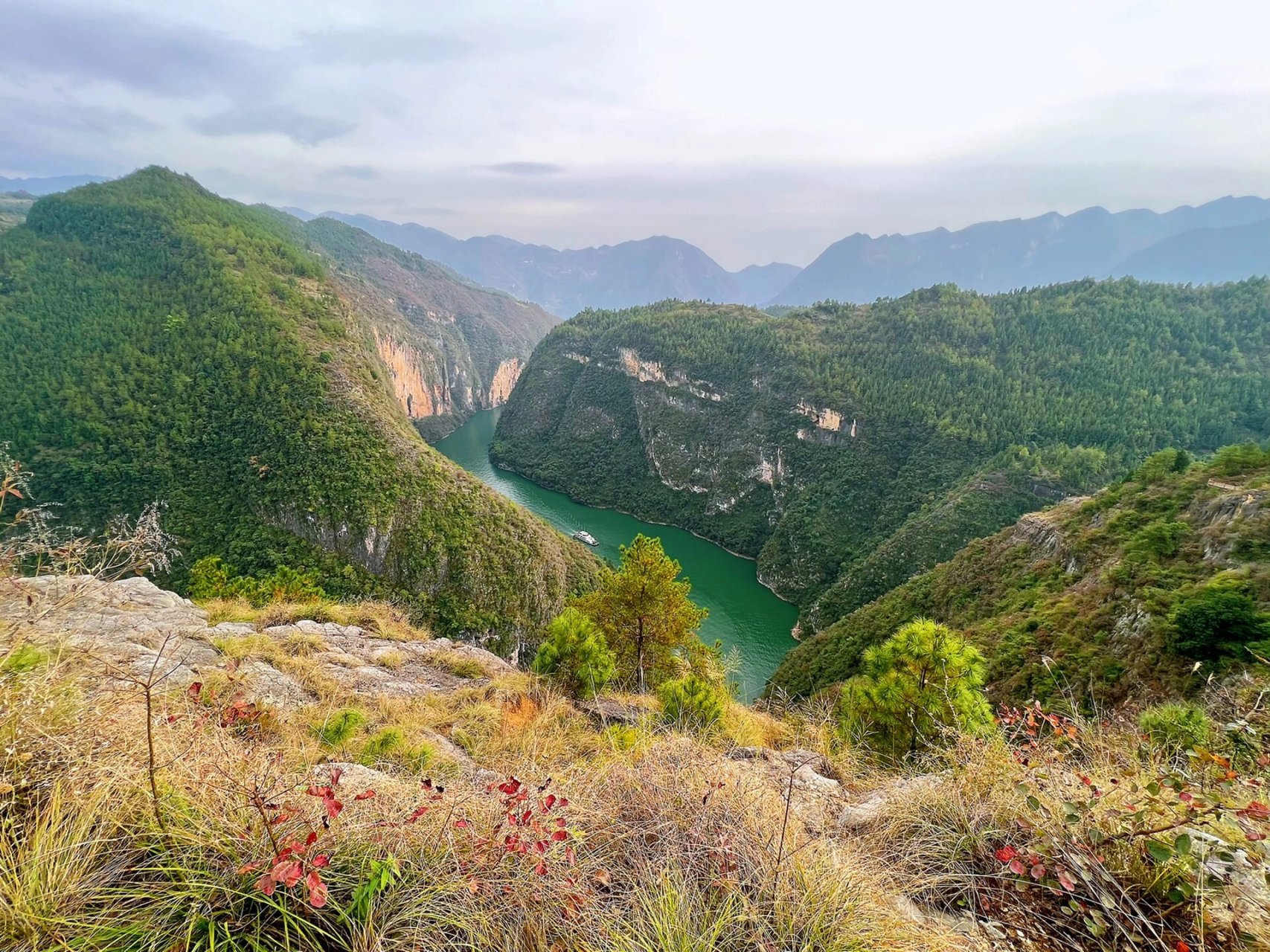 鱼头湾位于长江支流大宁河流域的重庆市巫山县小三峡滴翠峡.