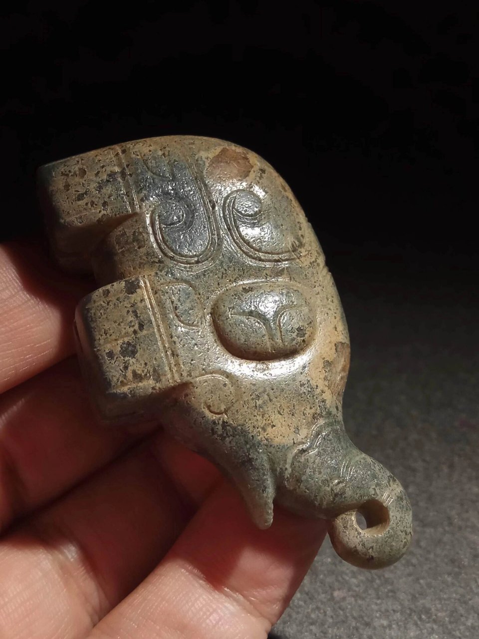 高古玉老玉 商周时期玉器 西周 圆雕玉象 和田玉02 玉象 象呈站立姿