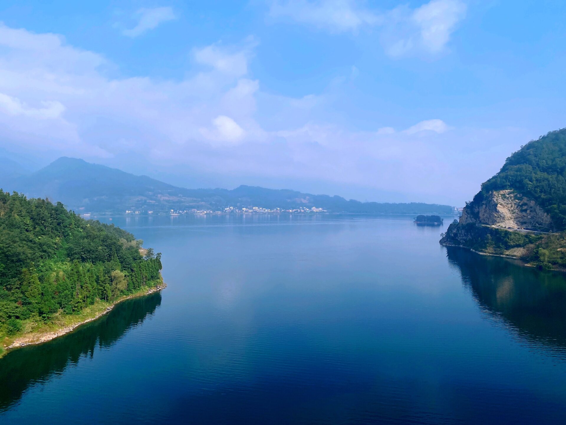 马湖是宜宾人的后花园吧95