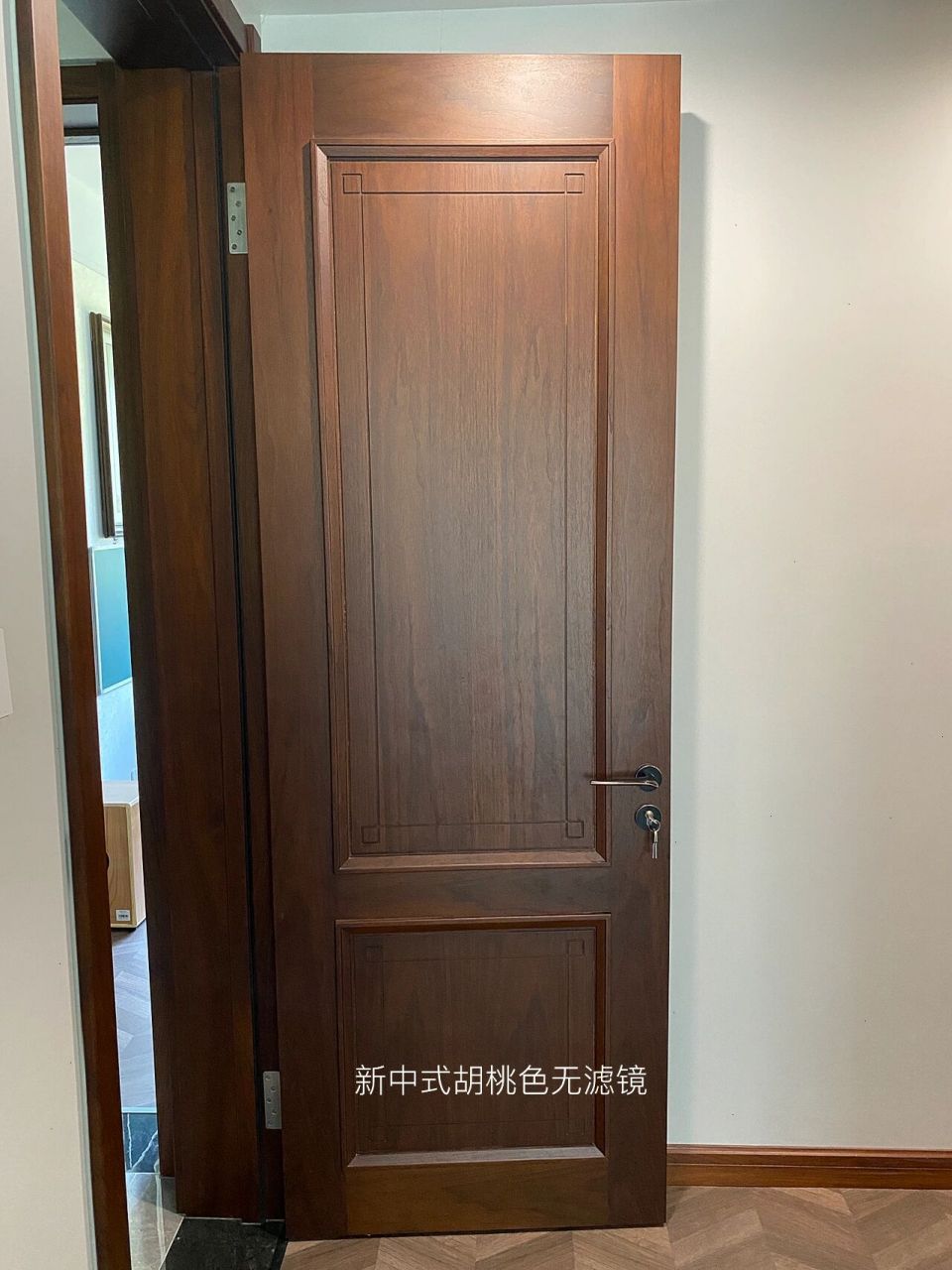 新中式最美胡桃色木门 好多小伙伴喜欢我家的木门,也是逛家具市场的
