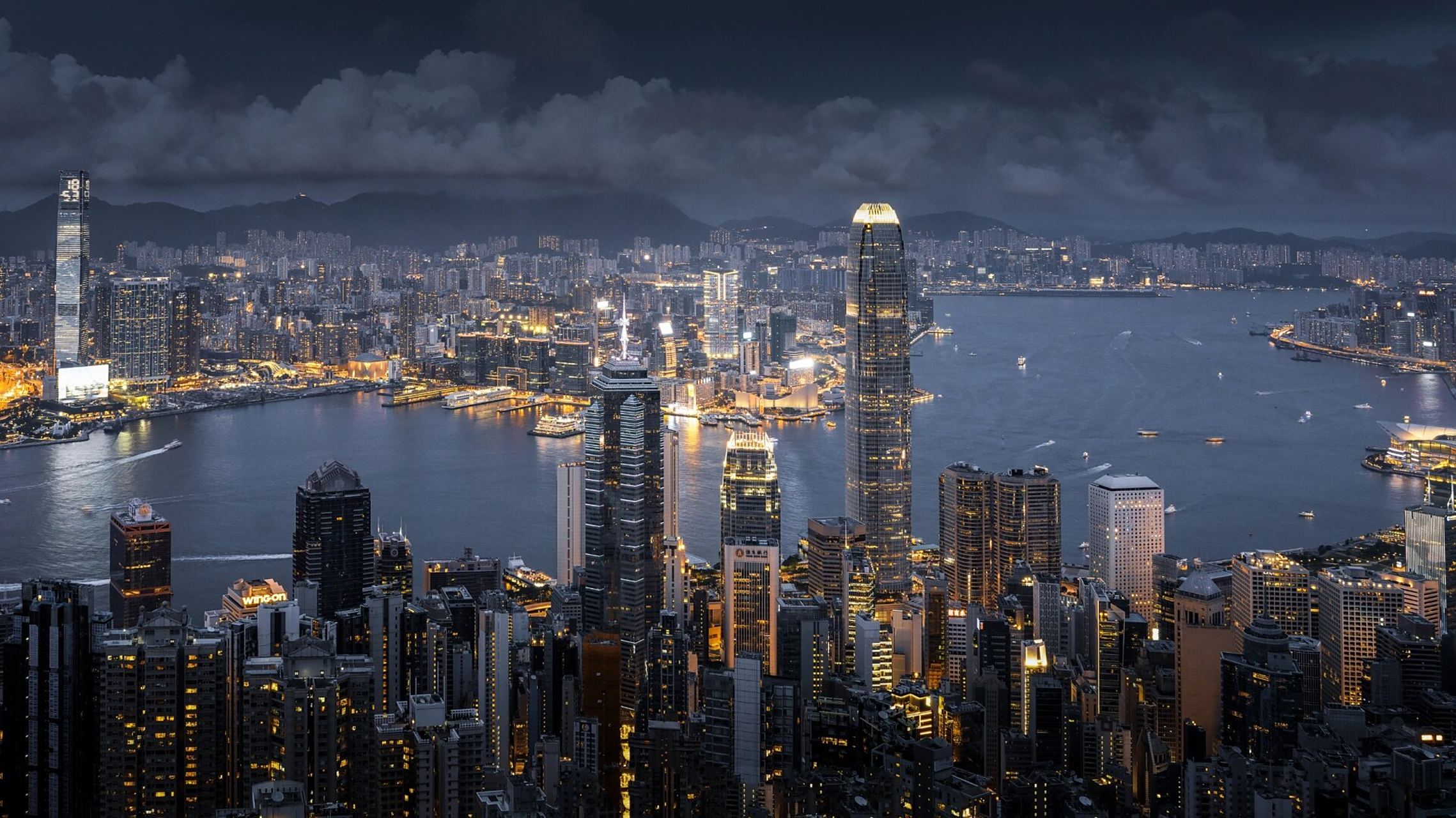 9396城市夜景 一整个震撼到了家人们,这是我见过最好看的夜景了!