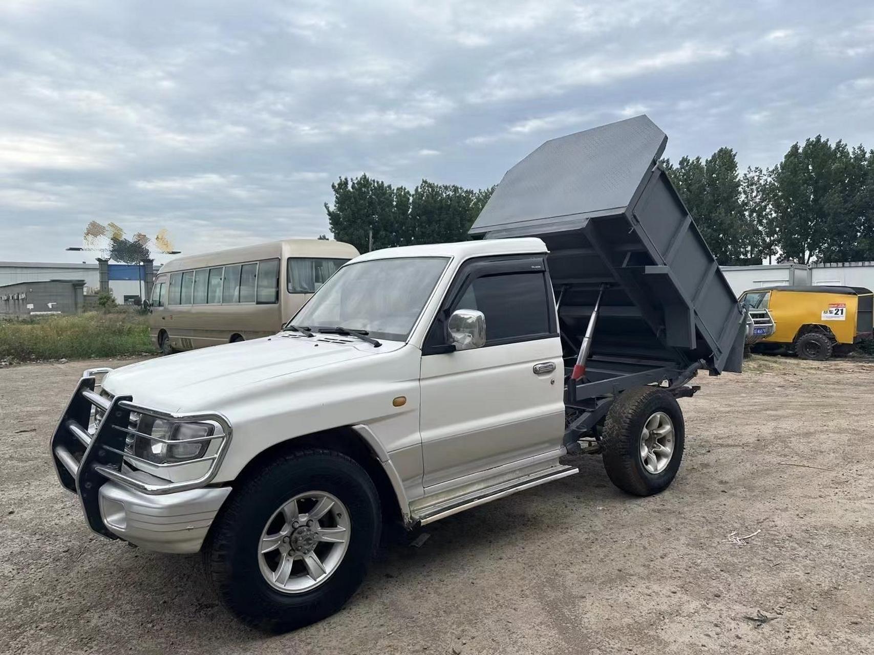 猎豹黑金刚改装翻斗自卸,柴油五十铃发动机,手动4驱,裸车出售