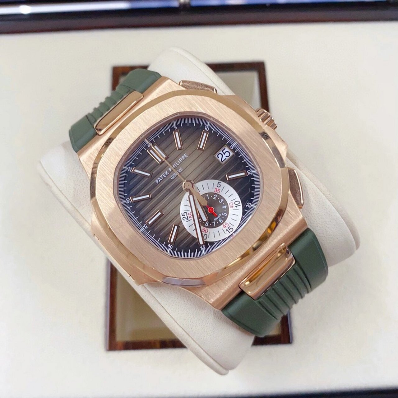 跌到低谷 17年全套 pp百达翡丽5980r-001运动系列鹦鹉螺18k玫瑰金