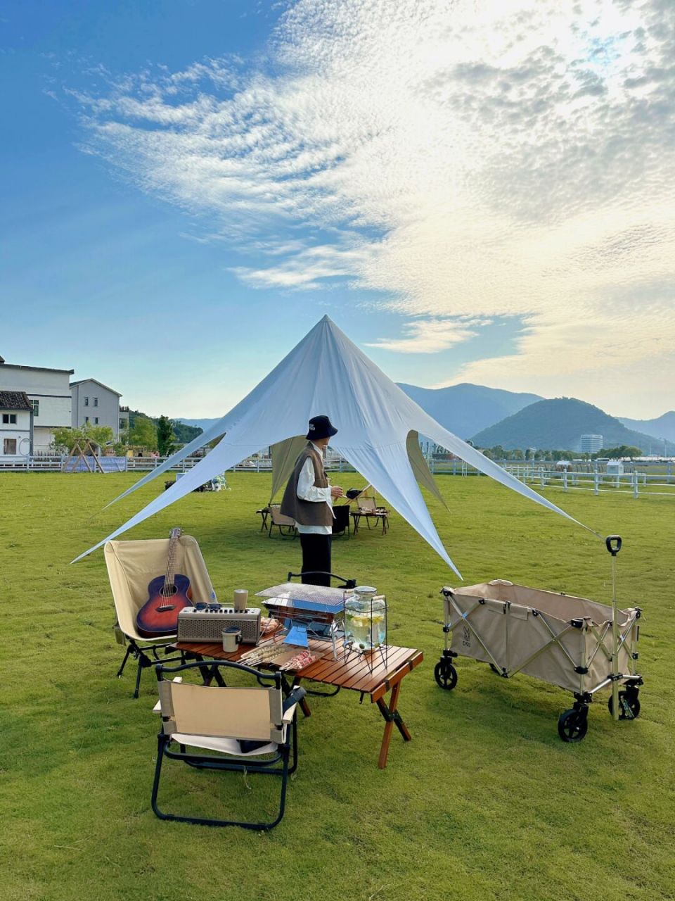 这里的绵羊很可爱一直跟着人要吃的 位于温州苍南县的四季柚主题公园