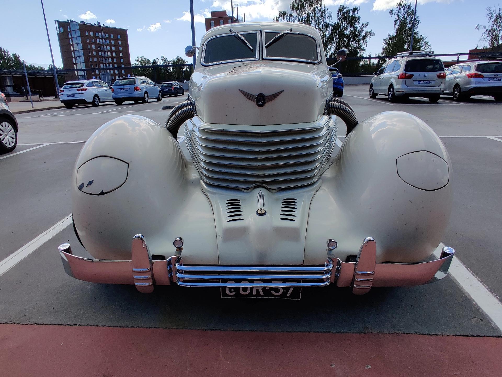 cord 810,以及后来的cord 812 辉腾,是奥本汽车公司的cord汽车分部于