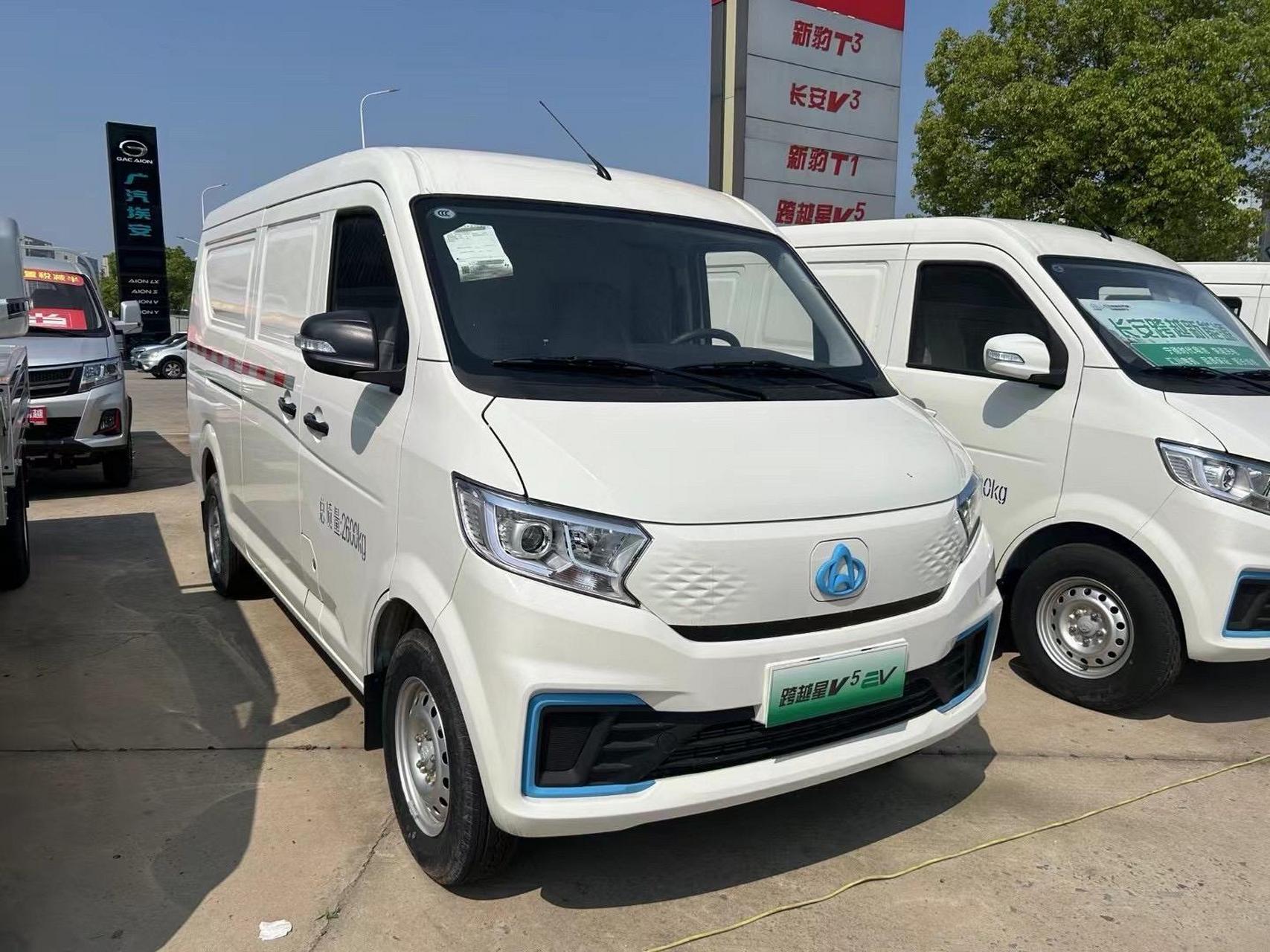 长安跨越星v5ev  2024款 续航242公里,报价139800元.