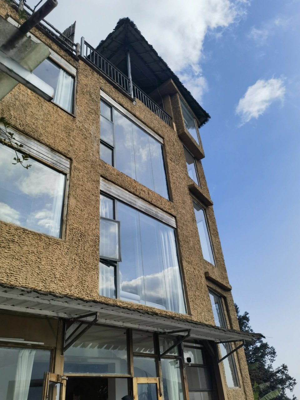 站在云端98梯田,元阳蕞佳视野民宿 多依树梯田是很多去元阳必看的