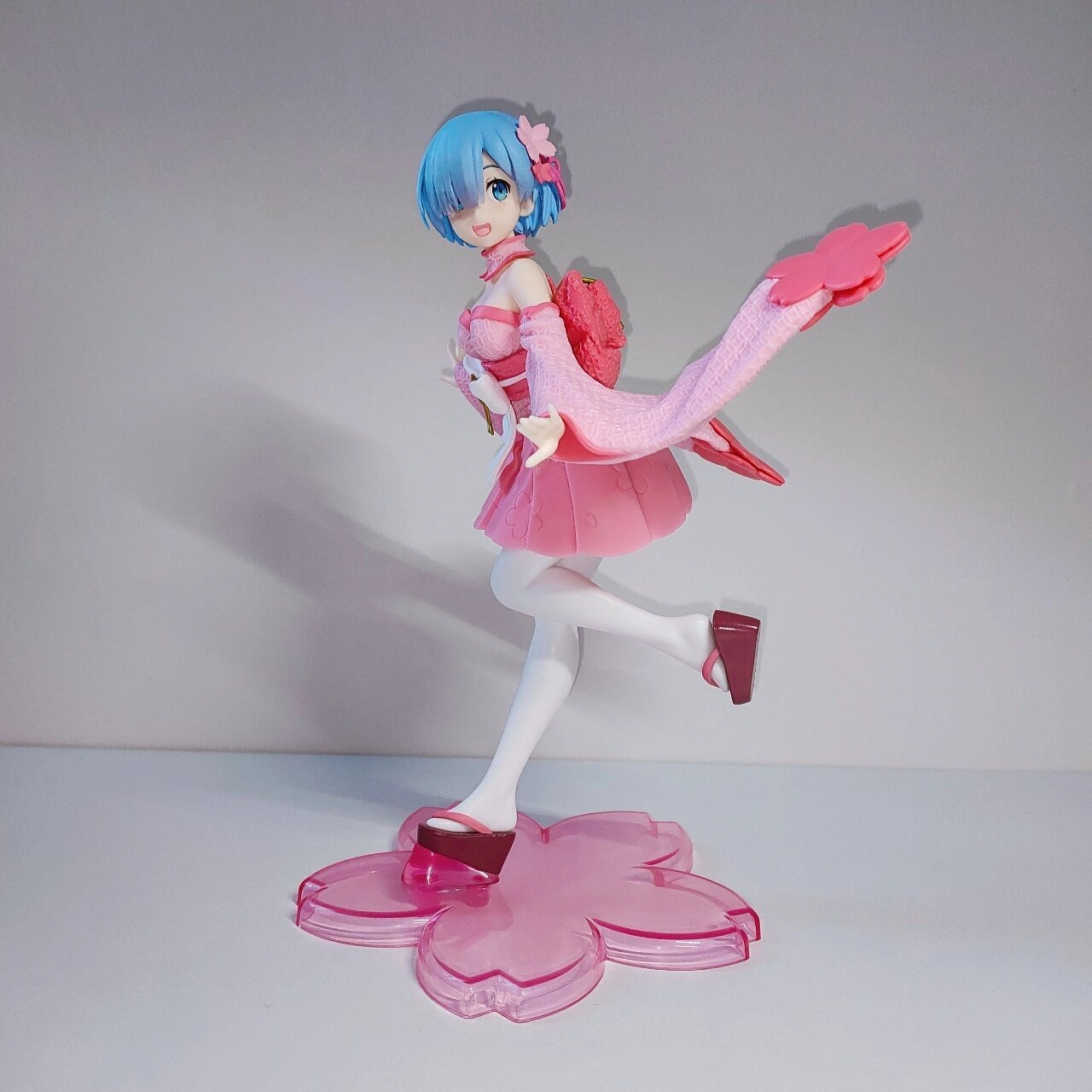 re:从零开始的异世界生活 蕾姆樱花手办 胳膊和腿是拼接的,腿有点活动