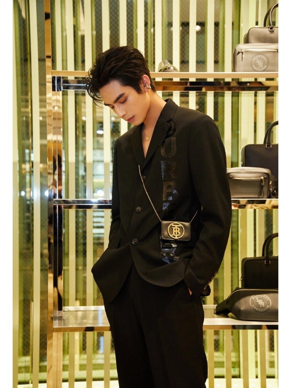 所有幸福,都来自平凡的奋斗和坚持 期待@宋威龙 更精彩的作品#宋威龙