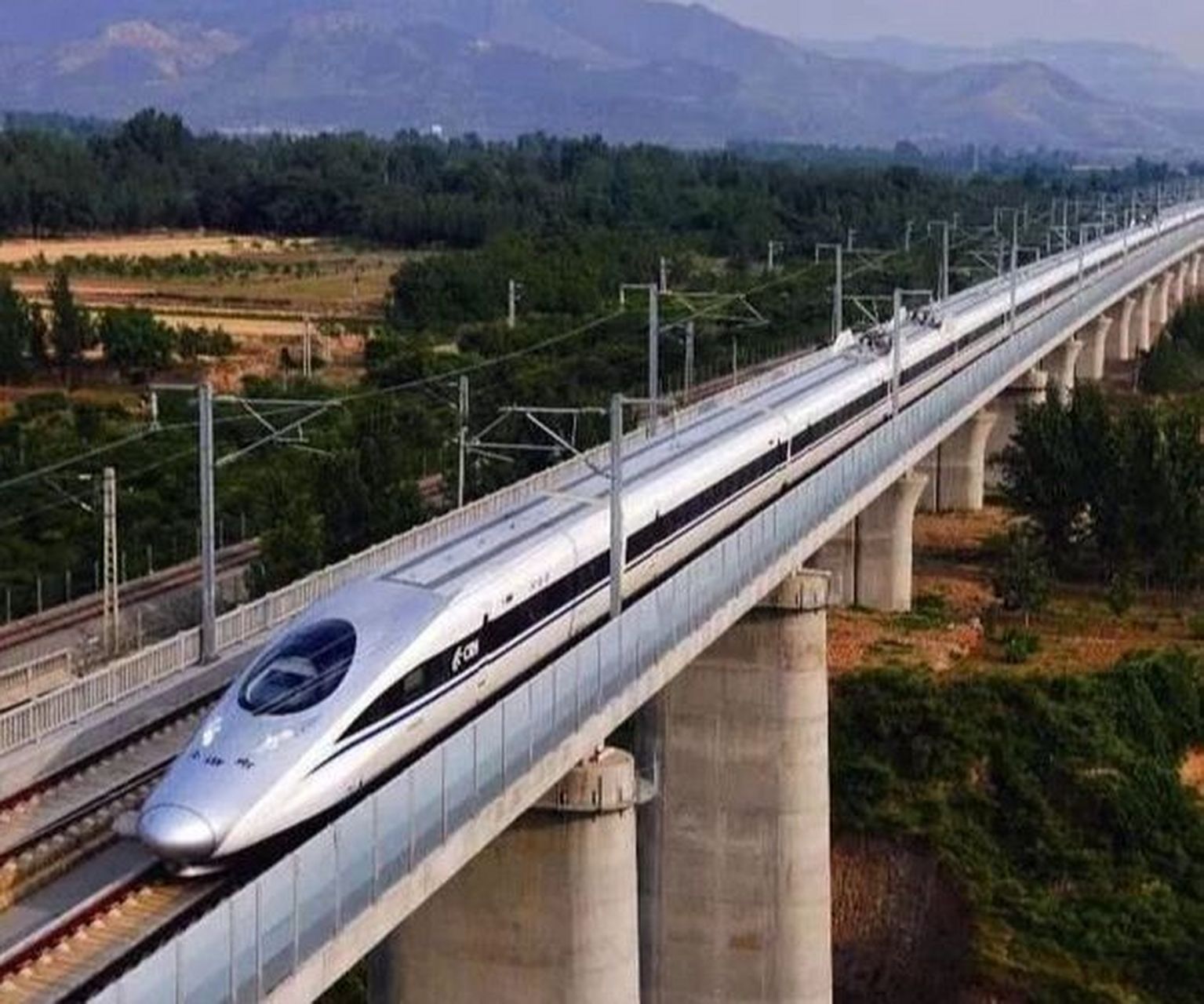 crh380a型电力动车组,全称"和谐号crh380a(l)型电力动车组",又名"crh2