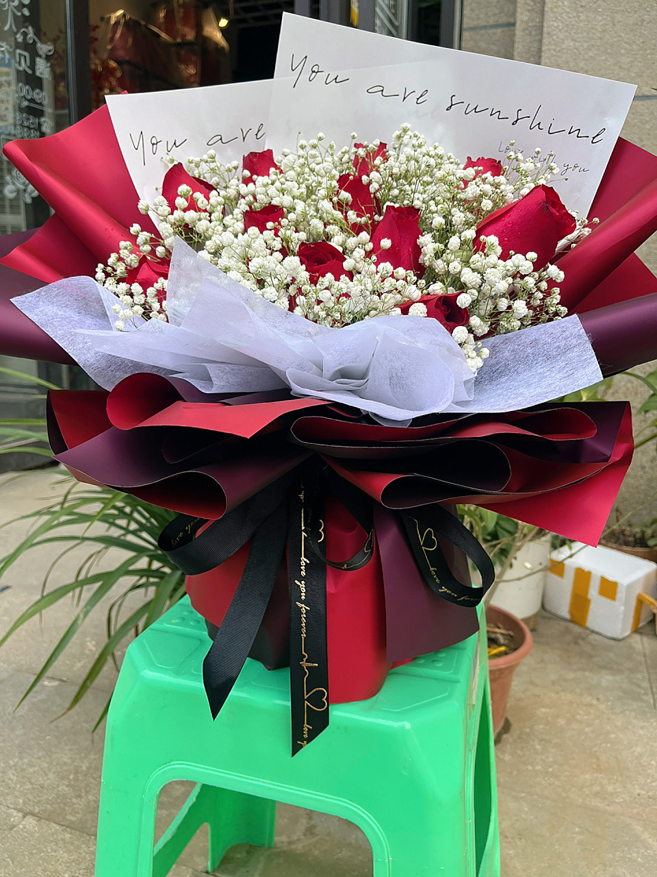 11朵红玫瑰白色满天星混搭花束可送爱人长辈 红白搭配 永不过时