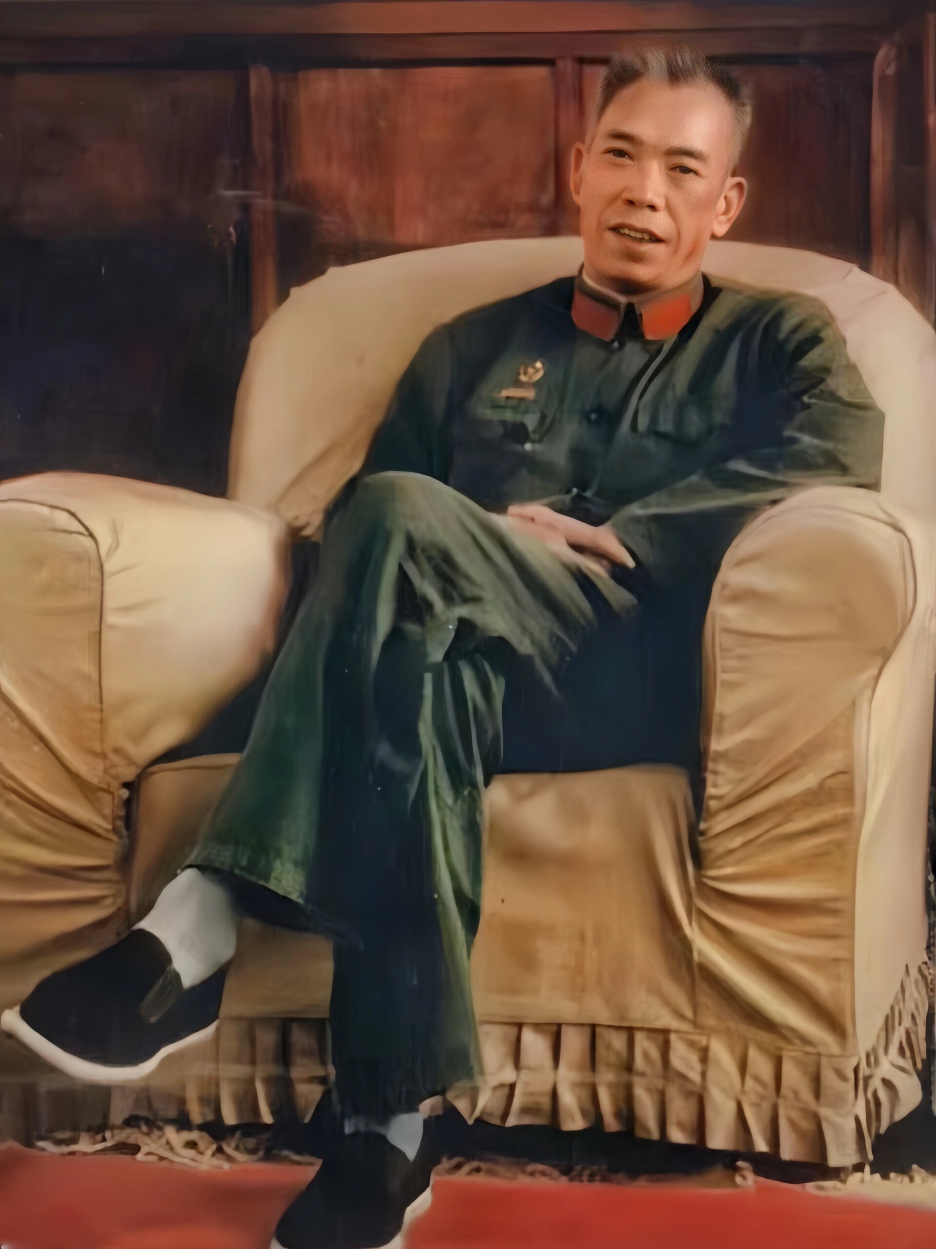 一珍贵照片花甲之年的"万岁军"将军梁兴初