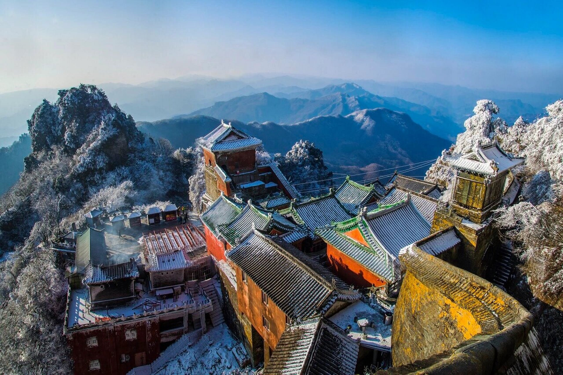 武当山风景区 武当山,又名太和山,仙室山,位于中国湖北省西北部丹江口