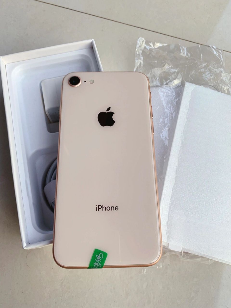 苹果8 256g 金色好看,便宜出1000来 苹果8 256内存,库存留下,成色好.