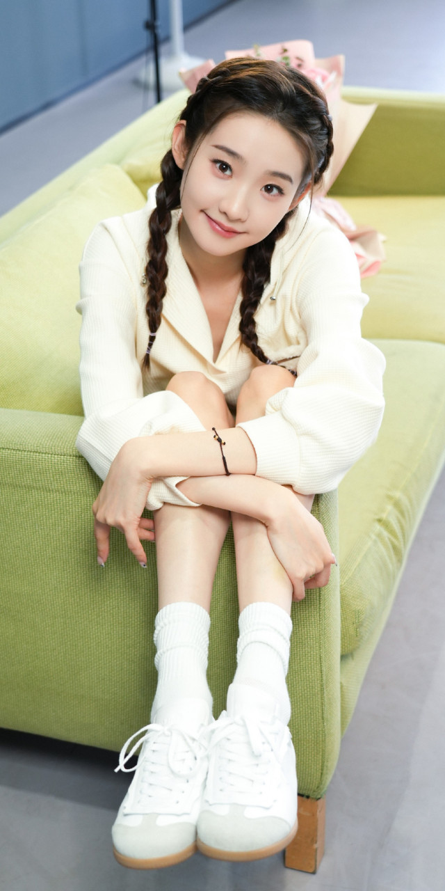 张艺凡萌趣头像壁纸组图