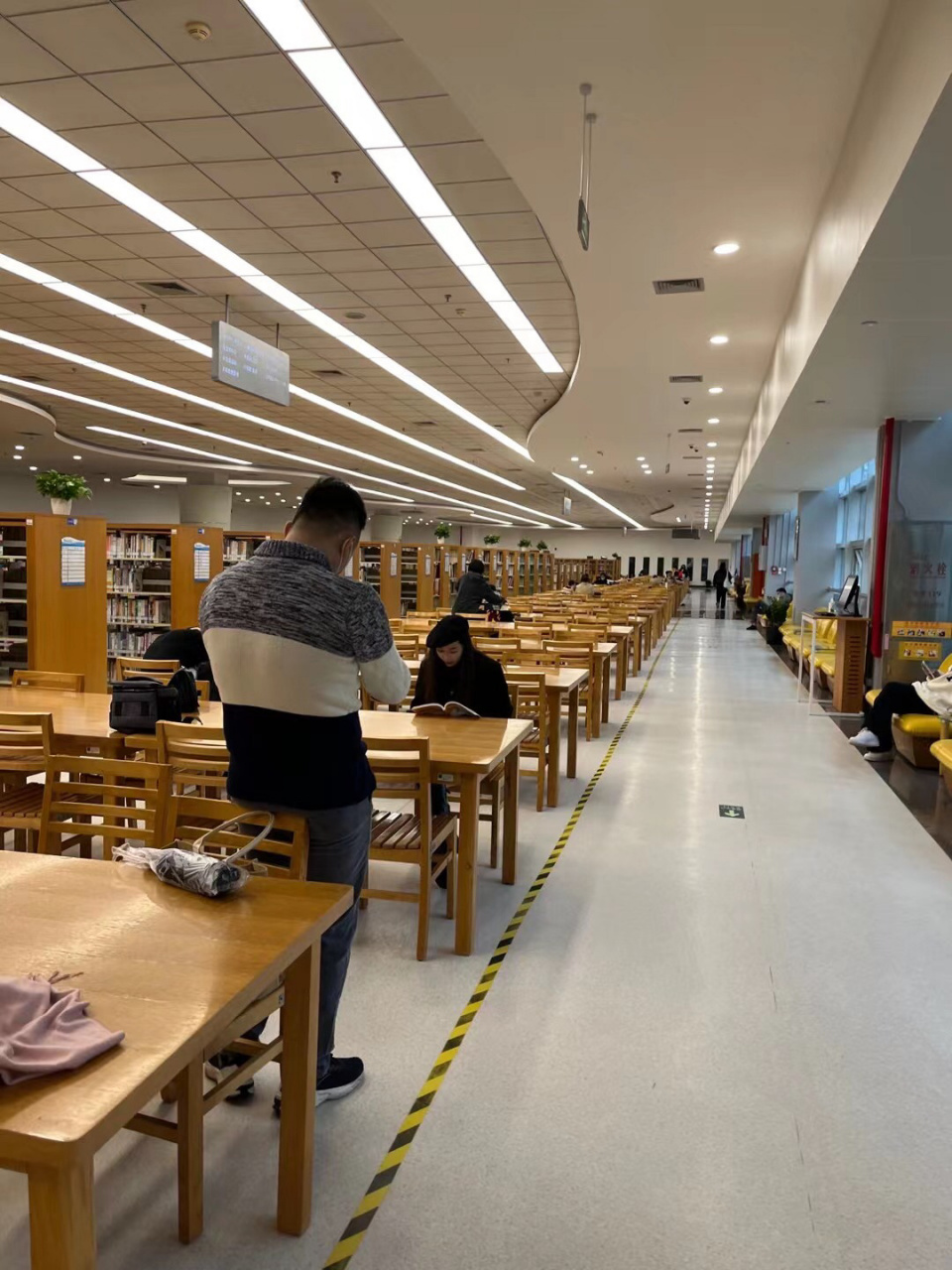 装修完成重新开放的厦门市图书馆文化艺术中心馆区,布局上看和原啦ⅱ