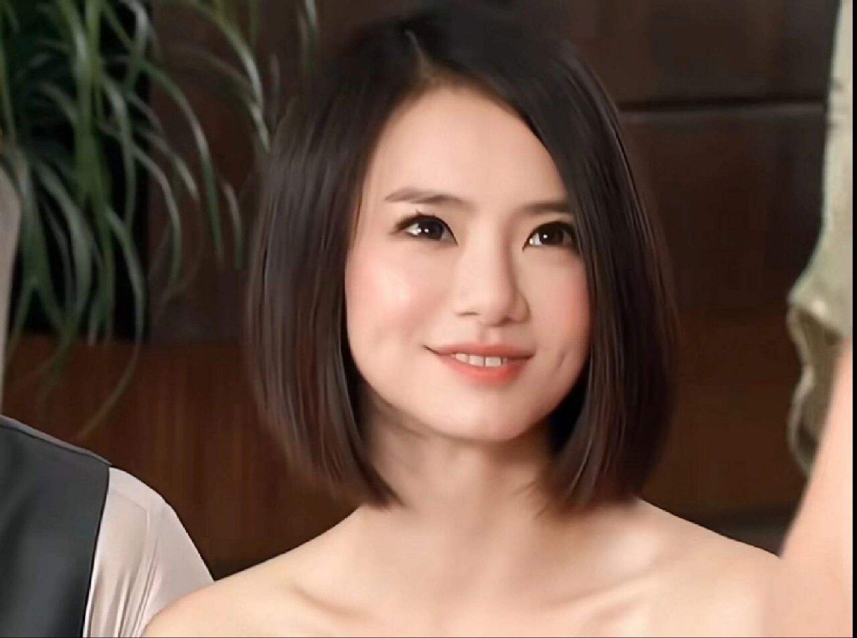 1-戚薇 像不像可爱的布偶猫,不笑时是冰霜美人,一笑起来就是甜妹!