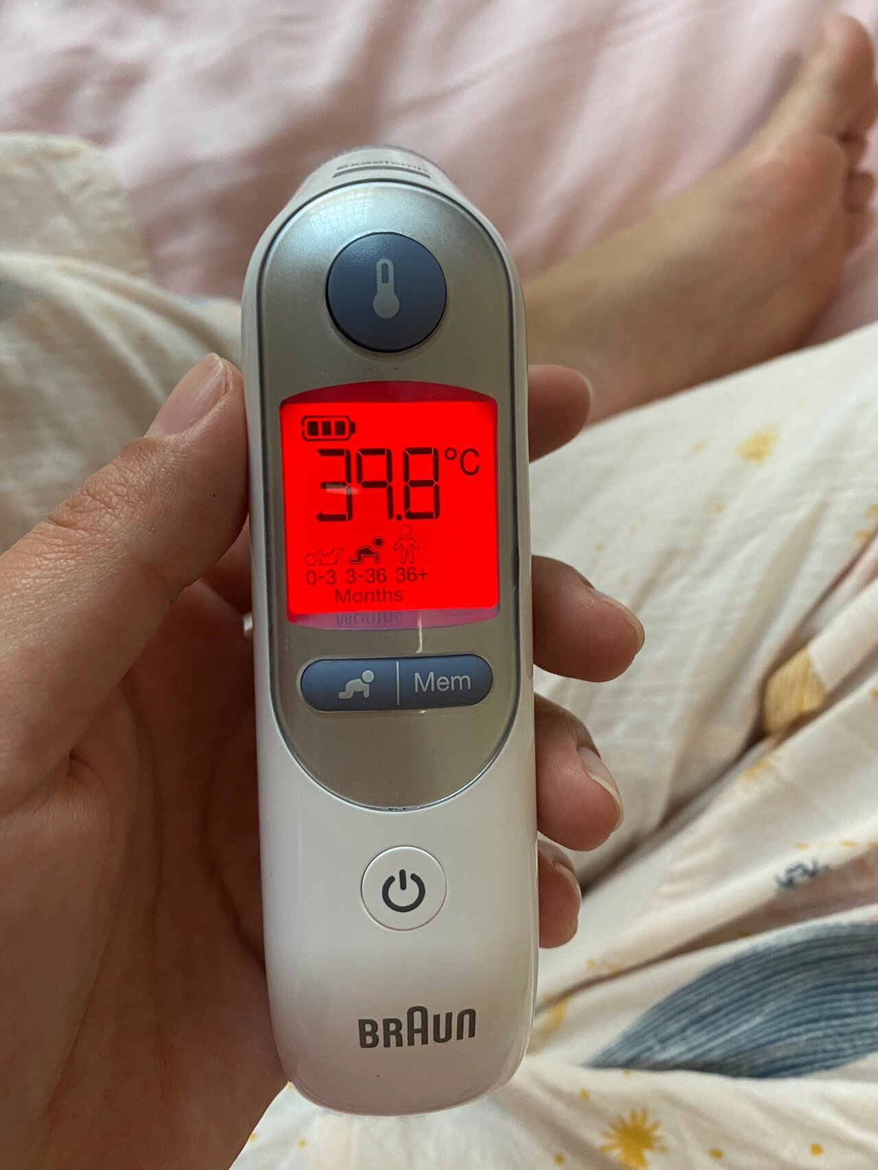 反复发烧39度多 从27号晚上开始,摸着娃有一点烫,温度计测量37.