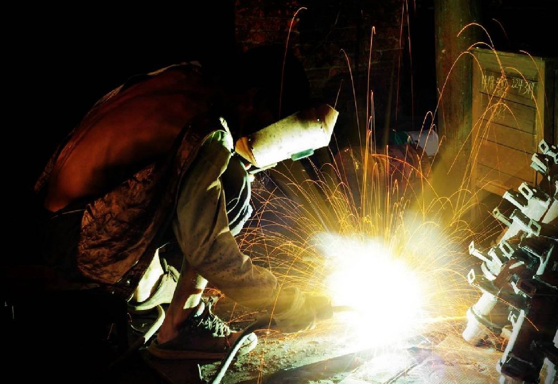 焊接安全操作规程 焊接安全操作规程 为了保证从业人员的人身安全和