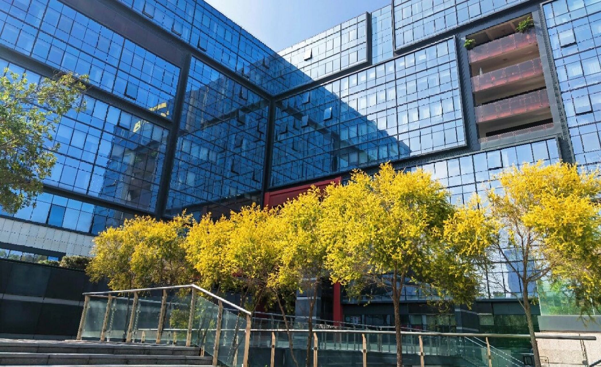 源政创业大厦整层写字楼招租 朝向:朝南 格局:20 1格局 面积:4060平方