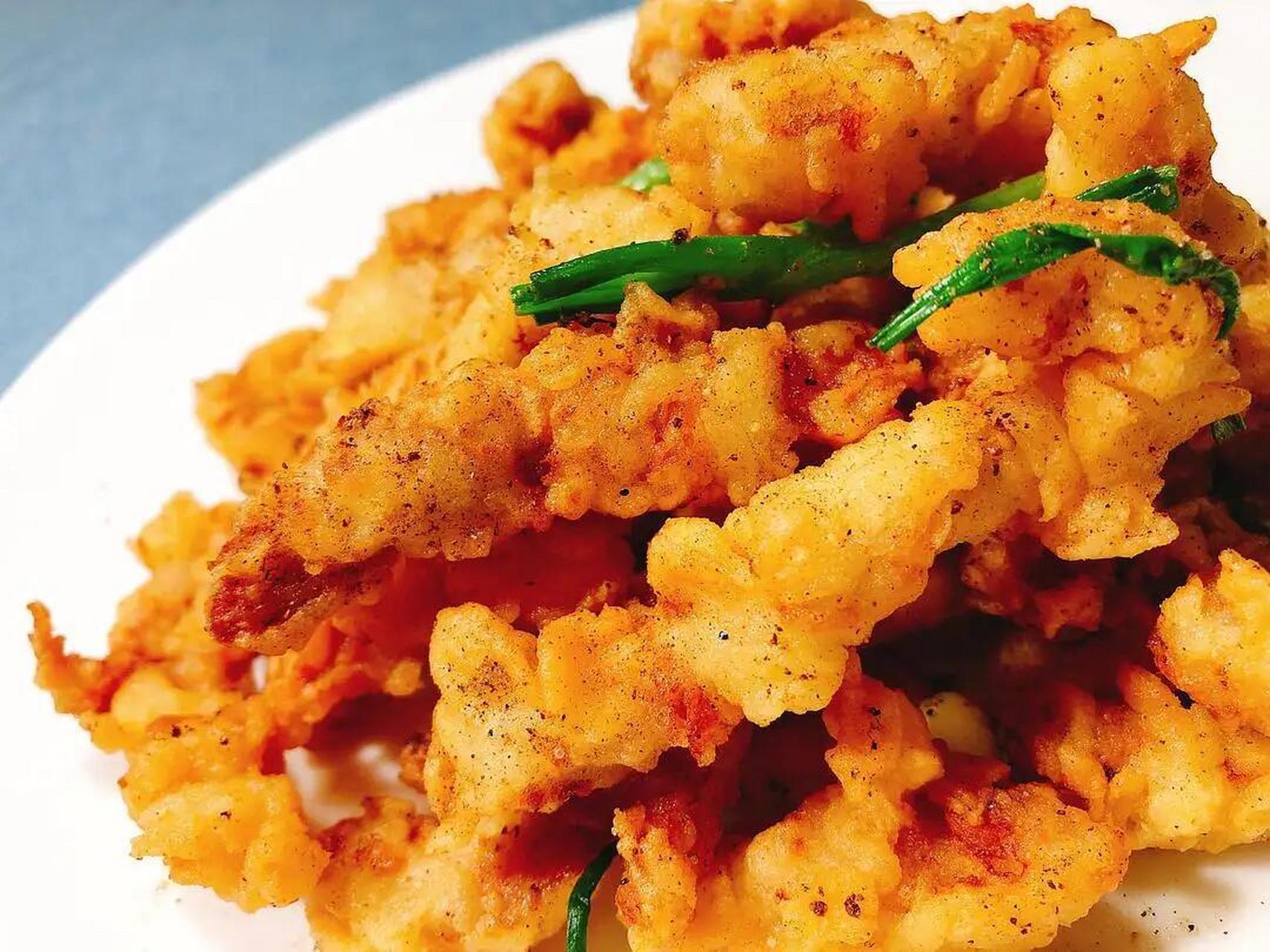 外焦里嫩:椒盐排条 主料 猪排肉300克,面包糠40克 辅料 生抽半勺,料酒