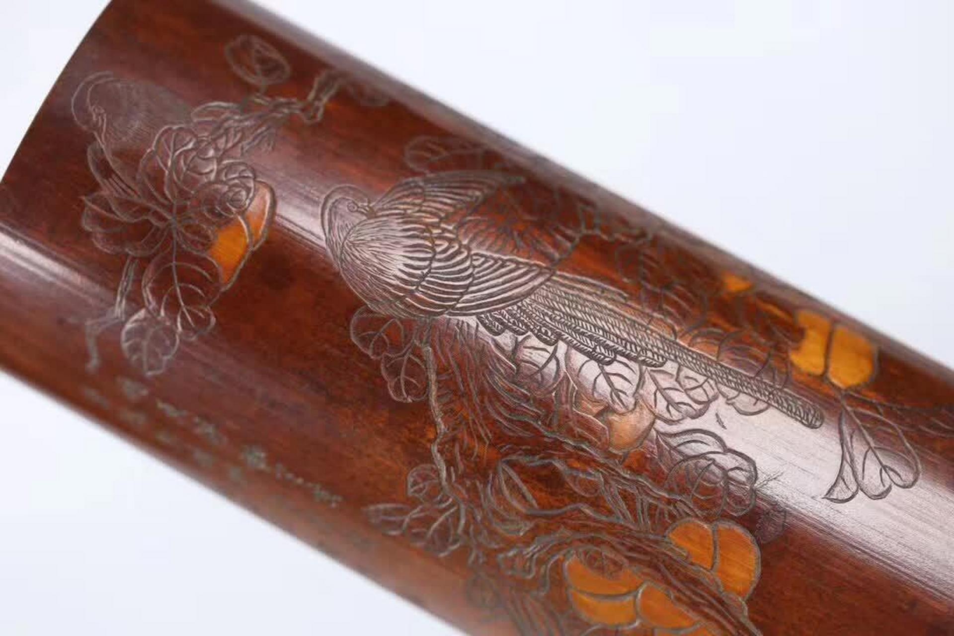 晚清竹雕"花鸟纹"文房臂搁,以其选料上乘,精雕细琢之姿,不仅展现了